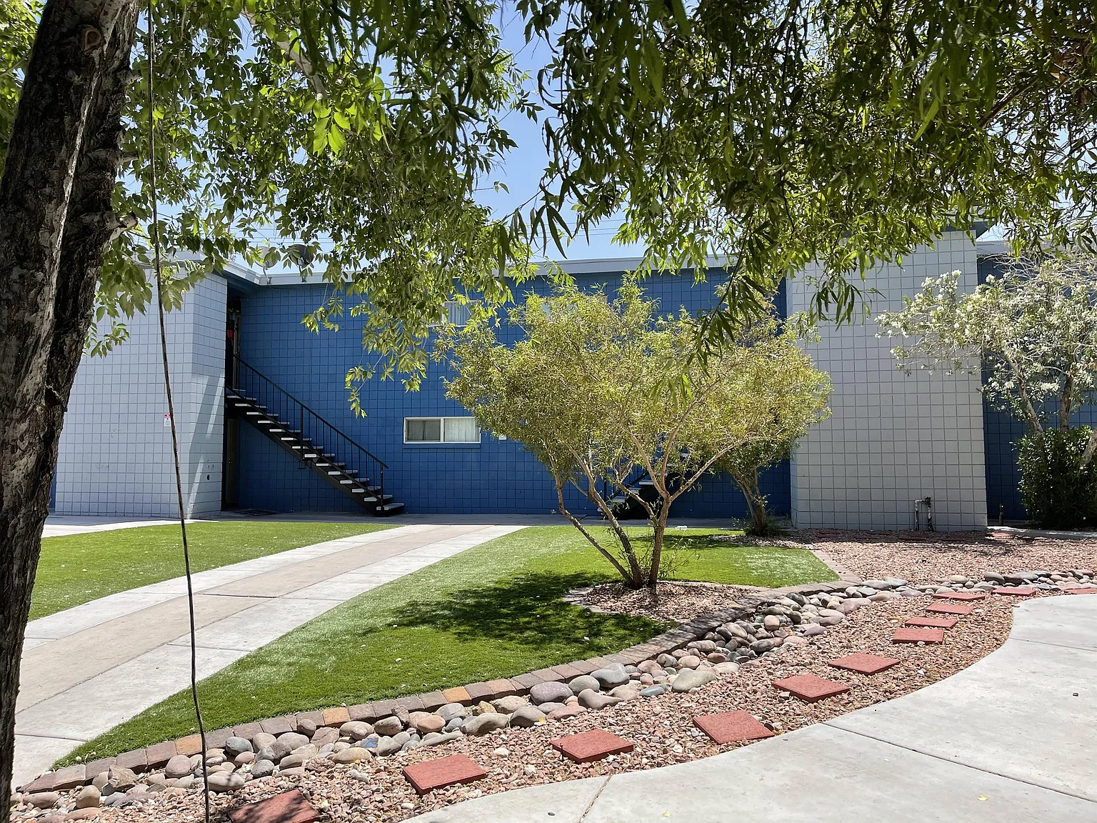581 Northrop Avenue - 3 — Photo 4