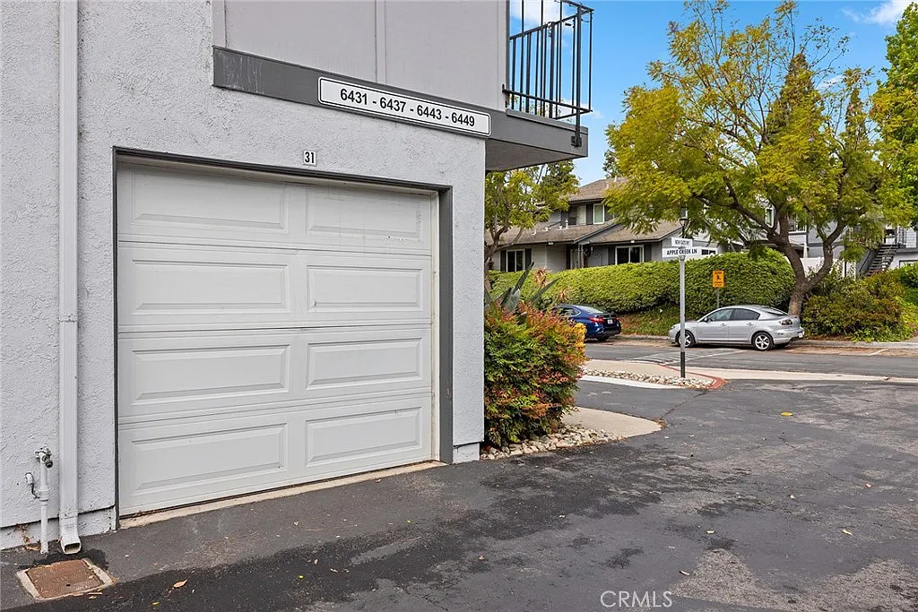 3 bed, 1062 sqft, $3,450 — Photo 4