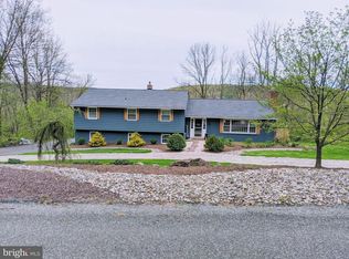 65 Woodside Ln, Boyertown, PA 19512