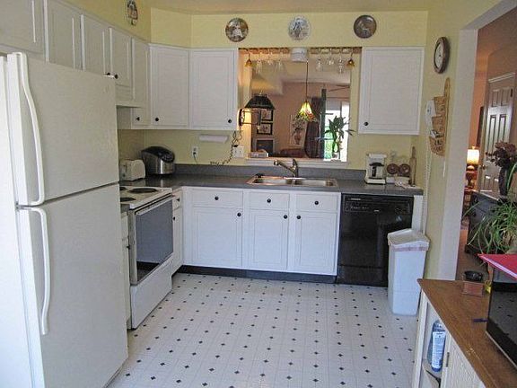 5th image of 335 Meeting House Ln