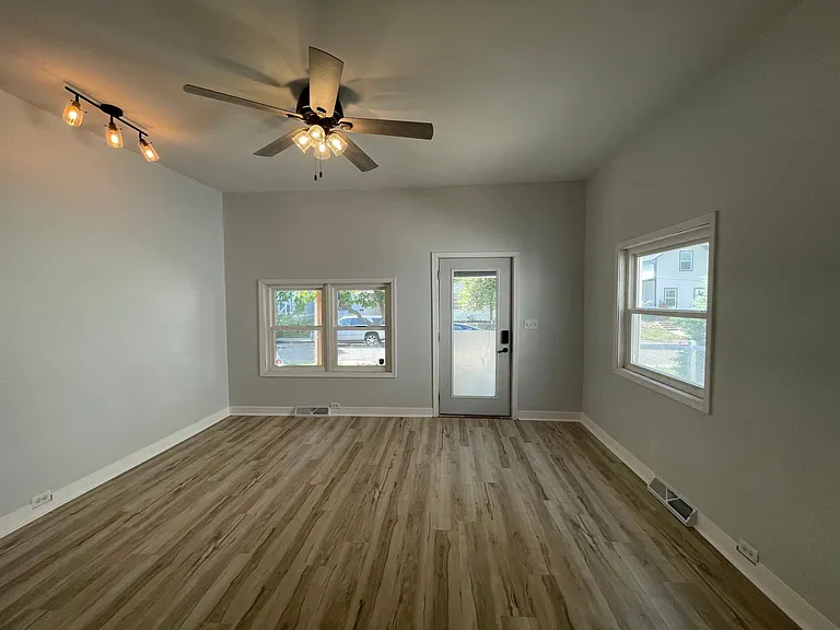 1314 Hoyt Ave — Photo 5