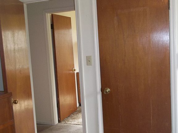 5th image of 104 West Dr