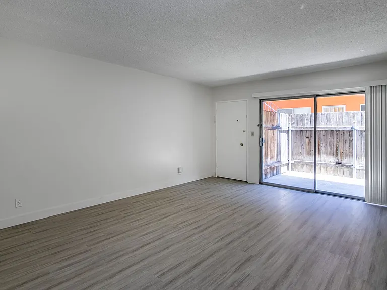 3662 Keystone Ave — Photo 4