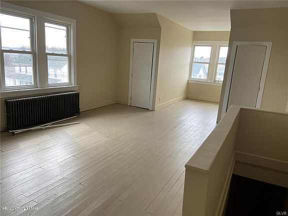 5th image of 2309 Dewey Ave