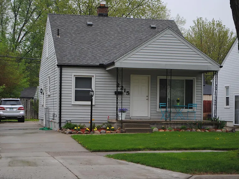 2215 E Lincoln Ave — Photo 15