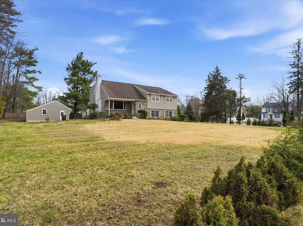 898 Crestline Dr, Blue Bell, PA 19422