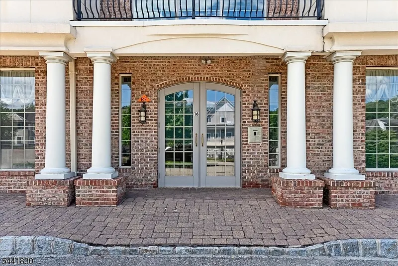 2 bed, 2.0 bath, $2,850 — Photo 3