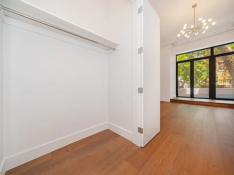 233 E 60th St #1A — Photo 14