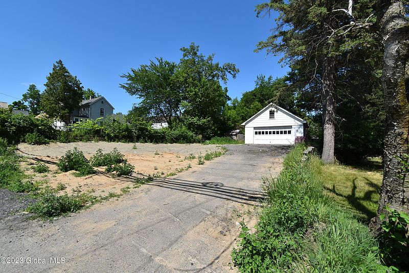 4th image of 18 Sacandaga Road