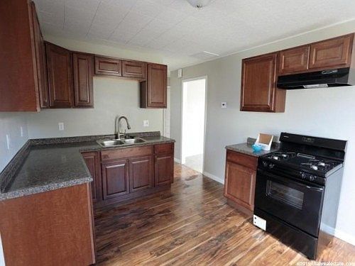 5th image of 225 E Gregson Ave