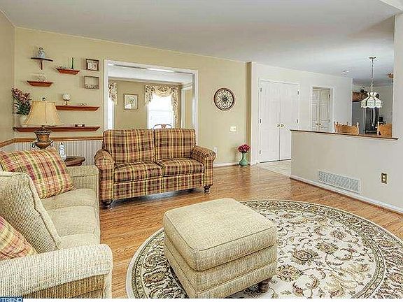 4th image of 318 Nonantum Dr