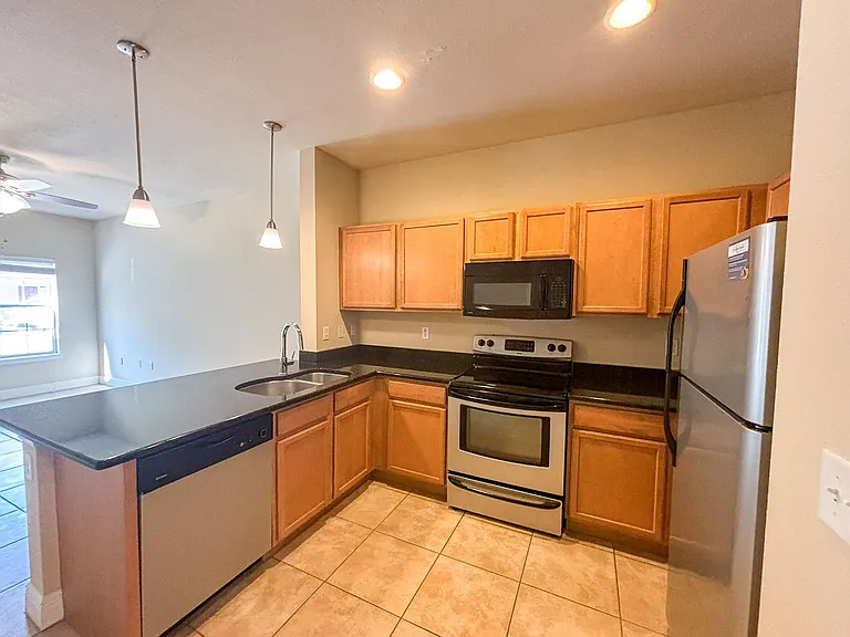 2946 SW 35th Pl #40 — Photo 5