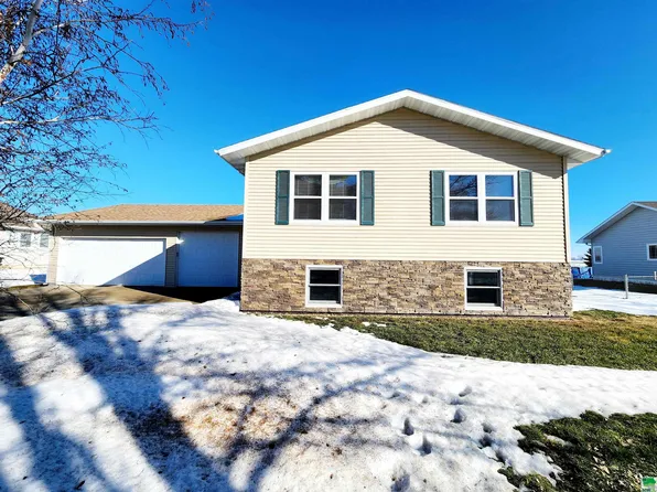 146 Burdick St, Salix, IA 51052