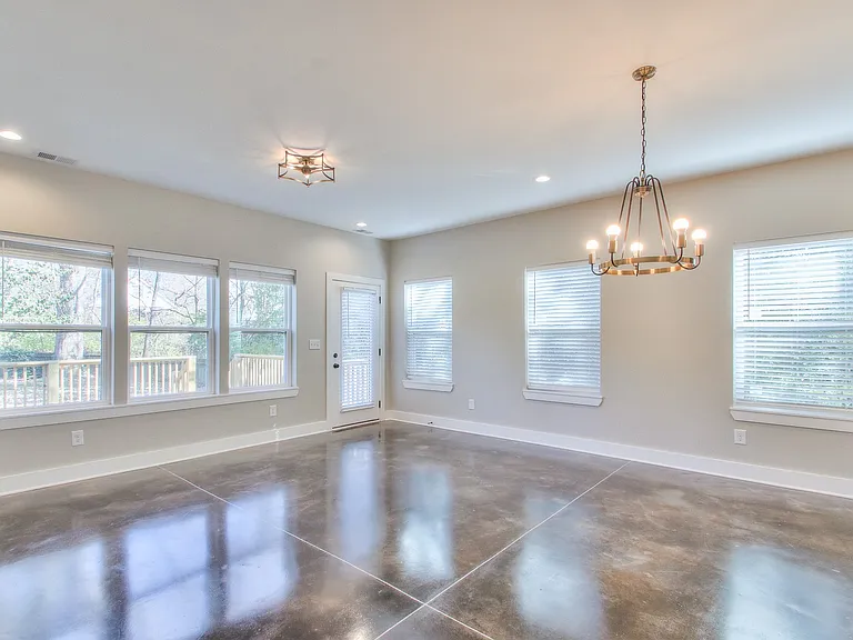 921 Spain Ave — Photo 12