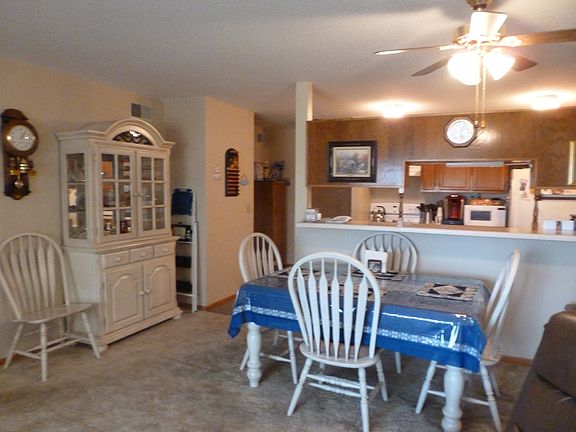 3rd image of 813 Maplehill Dr APT B8