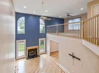 914 Sweetflower Dr, Hoffman Estates, IL 60169