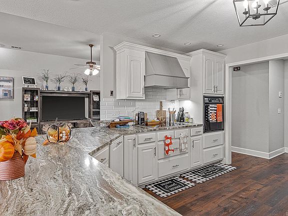 5th image of 114 Cedar St