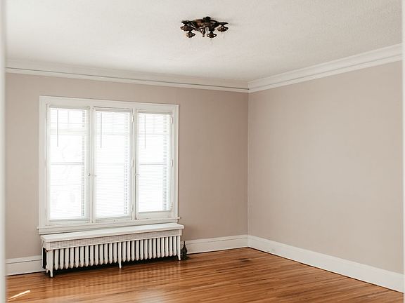 4th image of 2544 Harriet Ave #205