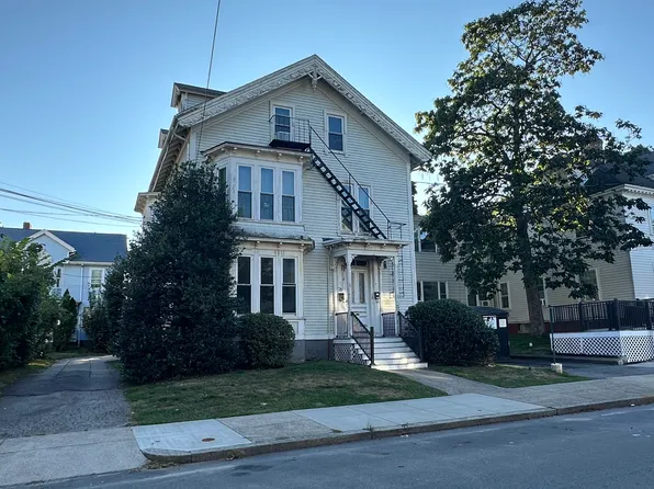 76 Olive St #2R, Pawtucket, RI 02860