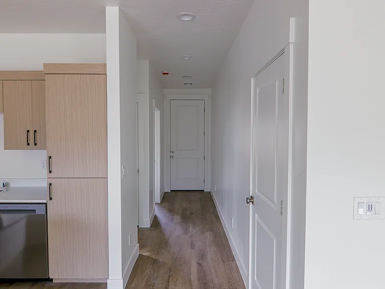 415 W Old Mill Rd #2 — Photo 7