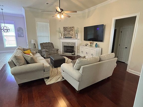 2nd image of 160 Gulfstream Ln