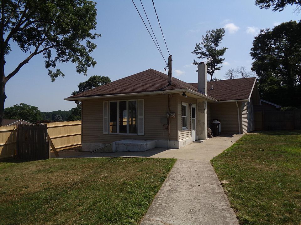 2nd image of 108 Longfellow Dr