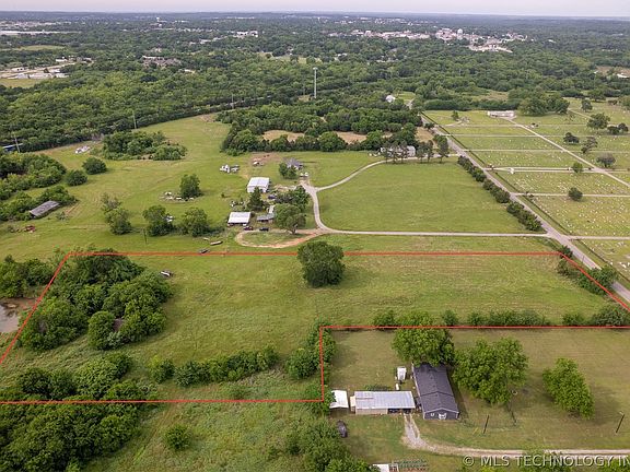 3rd image of Cemetery Rd