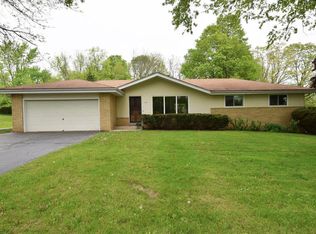 16560 Willow Ridge Ln, Brookfield, WI 53005