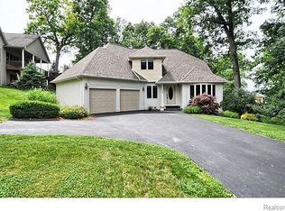 4558 Clifford Rd, Brighton, MI 48116