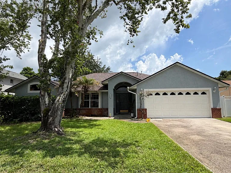 3950 Ridgewood Dr — Photo 1
