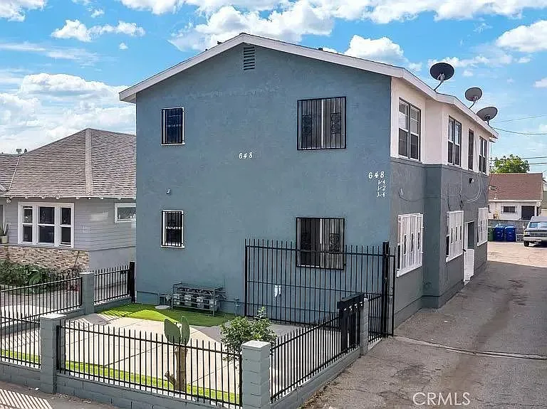 648 W 41st Dr #1/4 — Photo 1