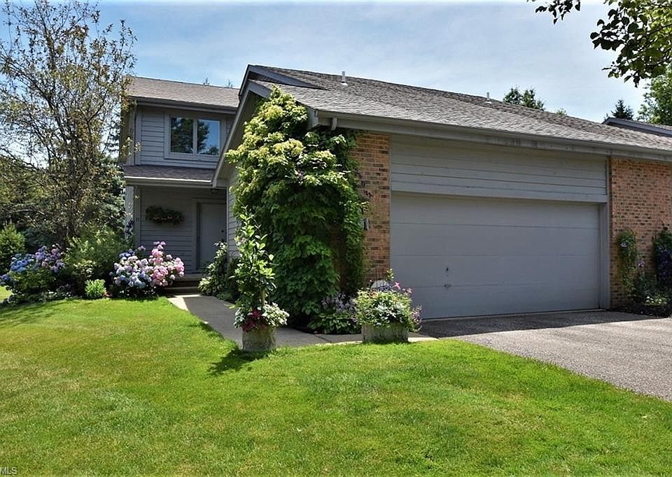 1st image of 11 Waterford Ln