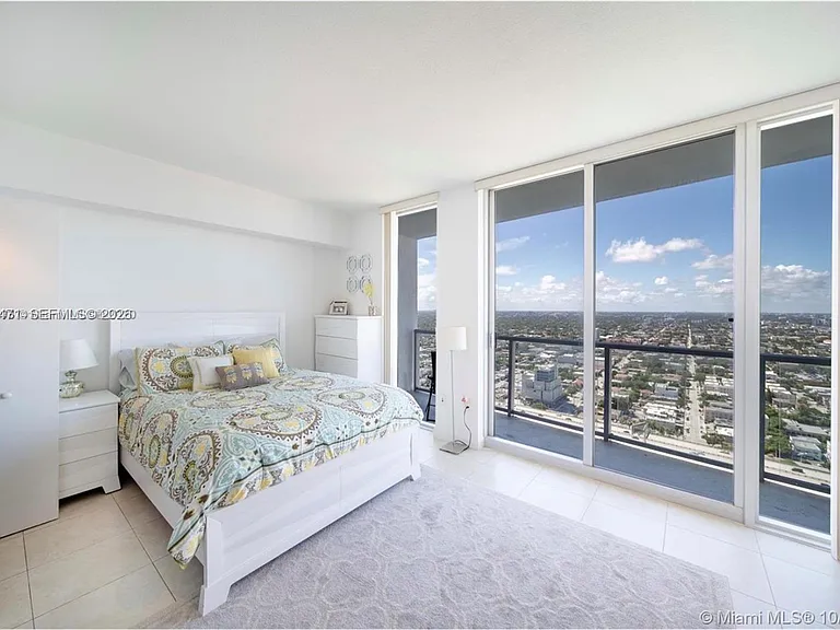 185 SW 7th St #3600 — Photo 11