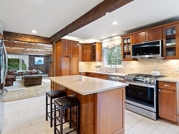 4th image of 26 Williamsburg Drive