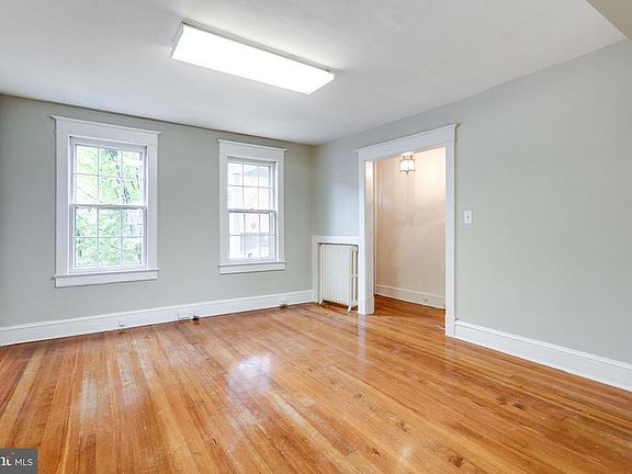 4th image of 915 Duke St