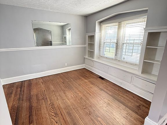 3rd image of 3951 E 120th St