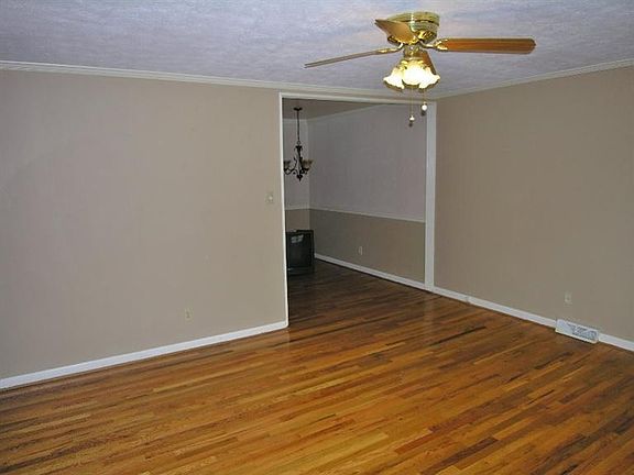 3rd image of 3475 Greenlawn Dr