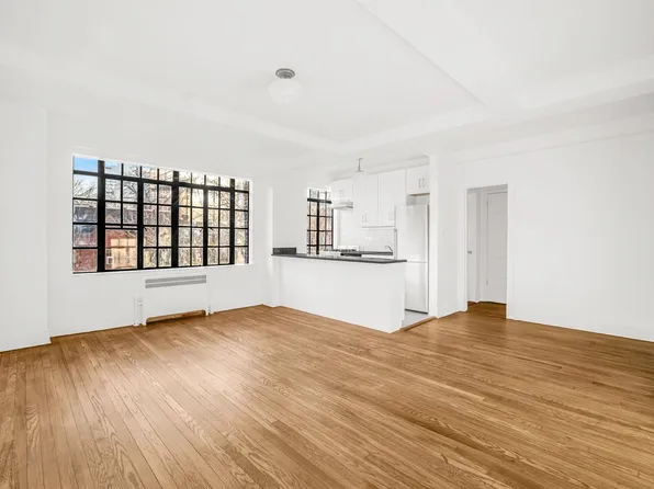 433 West 21st Street image 1 of 23