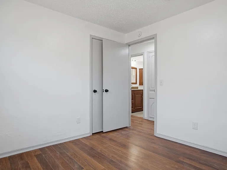 5404 S Huddleston Dr — Photo 14