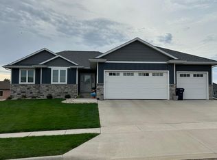 4333 N Knob Hill Ct, Sioux Falls, SD 57107