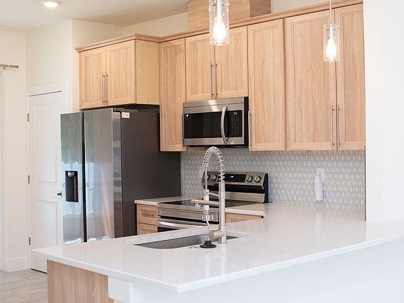 5th image of 4 Farnum Ln #A