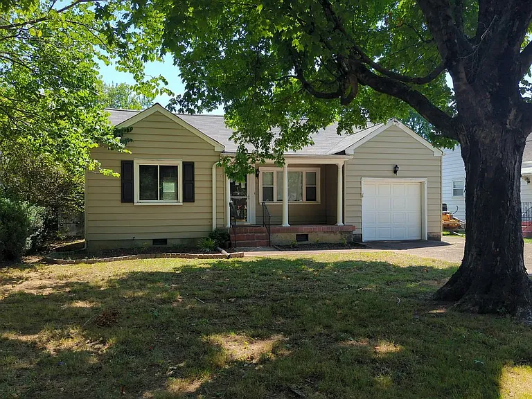 100 Rees Ave — Photo 1