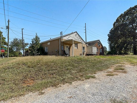 3rd image of 706 Crescent Ridge Rd E