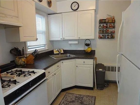 5th image of 62 Hillview Ave