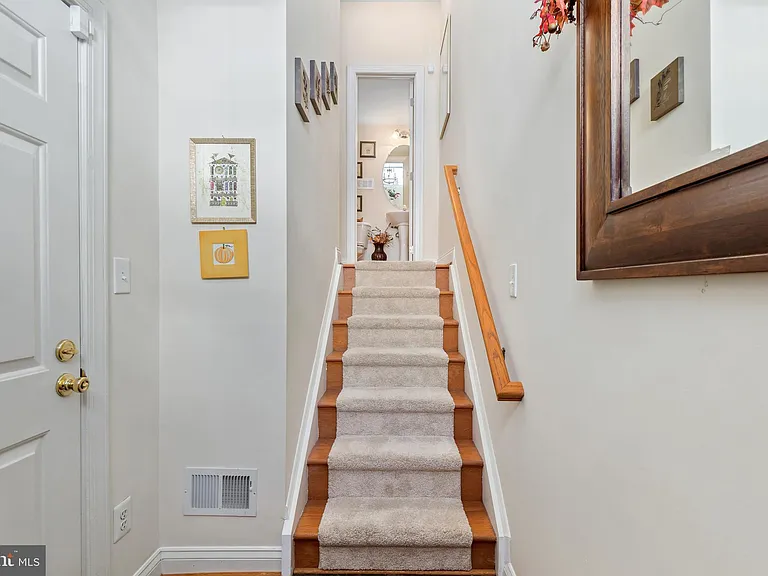 5114 Oneill Ln — Photo 4