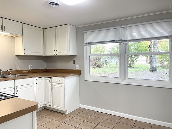 4th image of 16 Jordan Dr