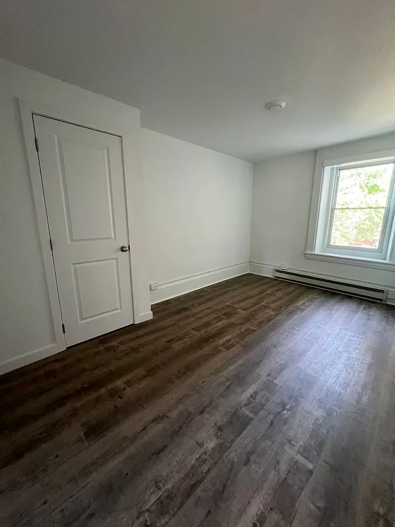 307 Main St — Photo 3