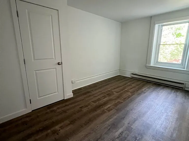 307 Main St — Photo 3