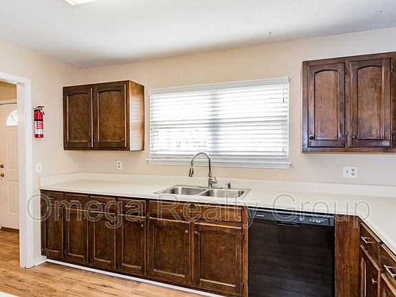 3rd image of 1092 Fairfax Dr