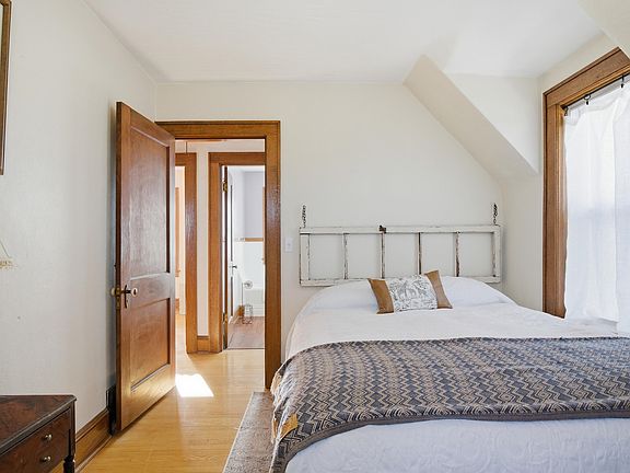 29th image of this home